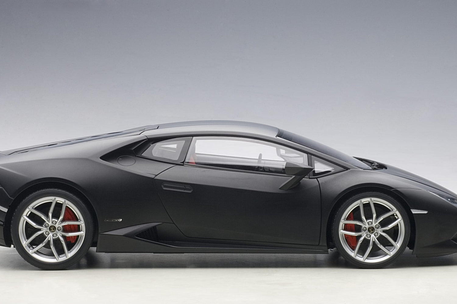 AutoArt Lamborghini Huracan LP610-4 2014 (Nero Nemesis) 1/12 Scale