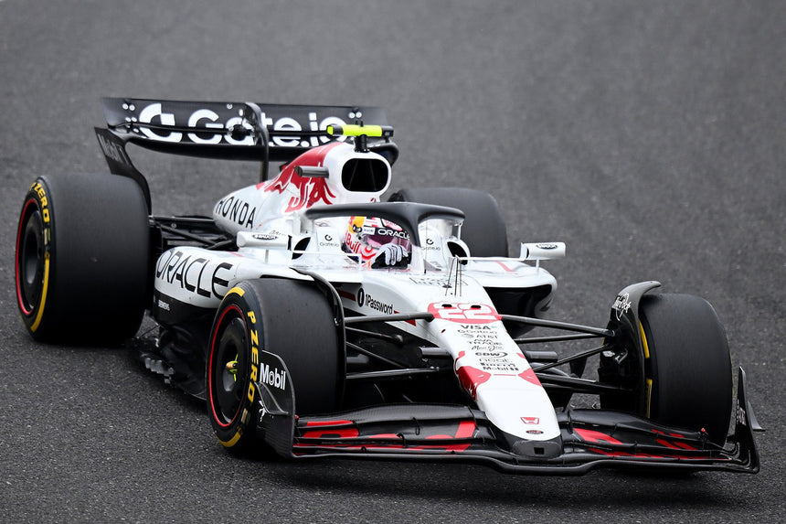 Spark Models F1 Red Bull Racing RB21 No.22 Oracle Red Bull Racing - Japanese GP 2025 - Yuki Tsunoda (With Pit Board) 1/18 Scale