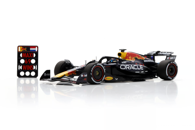 Spark Models F1 Oracle Red Bull Racing RB21 No.1 Winner Las Vegas GP 2025 - Max Verstappen - (with pit board) 1/43 Scale Model