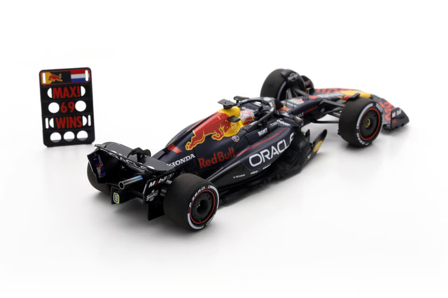 Spark Models F1 Oracle Red Bull Racing RB21 No.1 Winner Las Vegas GP 2025 - Max Verstappen - (with pit board) 1/43 Scale Model