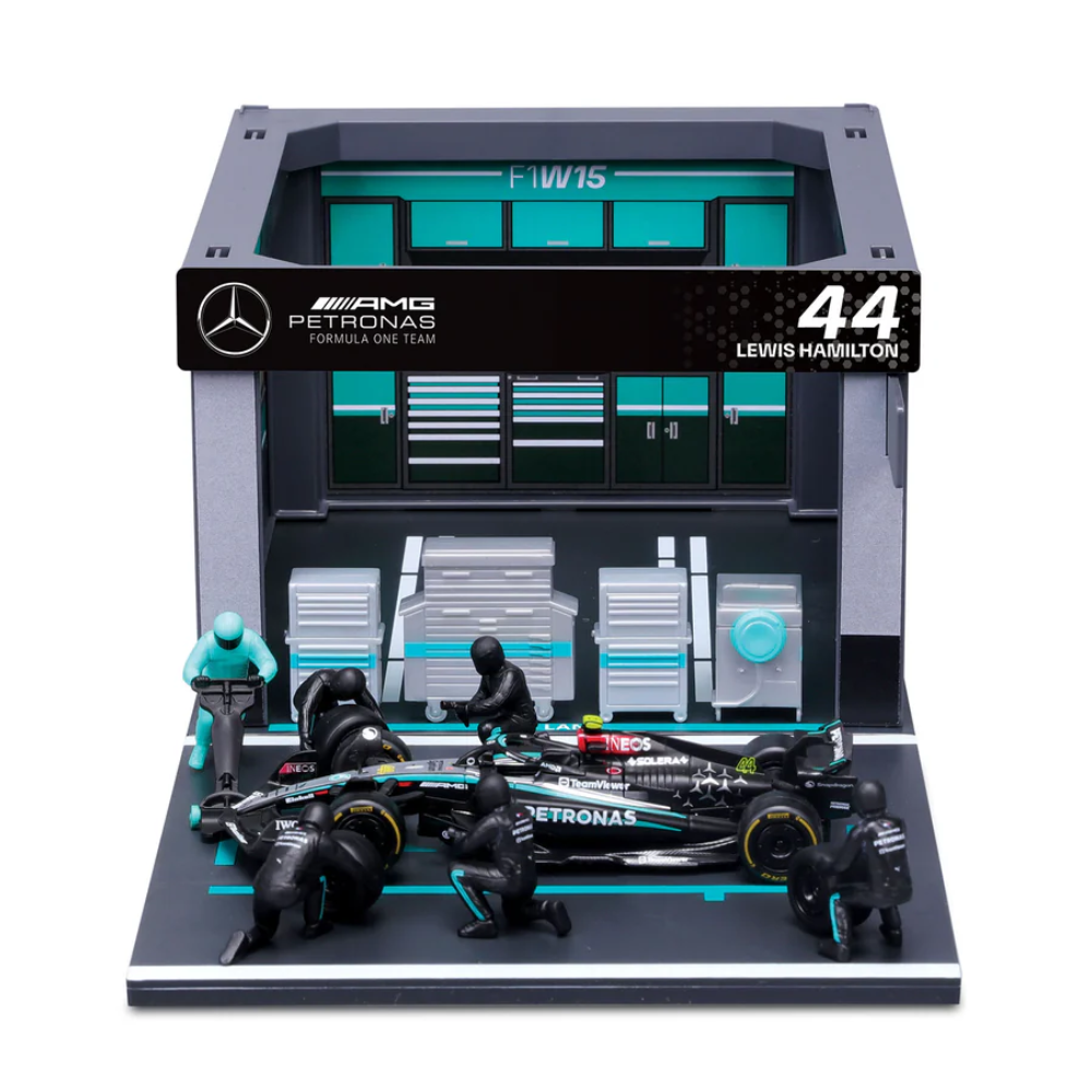Bburago F1 Mercedes F1 Team AMG W15 2024 Pit Pass Diorama Lewis Hamilton 1/43 Scale
