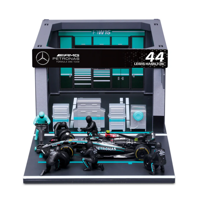 Bburago F1 Mercedes F1 Team AMG W15 2024 Pit Pass Diorama Lewis Hamilton 1/43 Scale