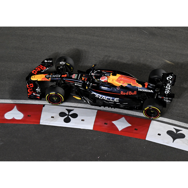 Spark Models F1 Oracle Red Bull Racing RB21 No.1 Winner Las Vegas GP 2025 - Max Verstappen - (with pit board) 1/43 Scale Model