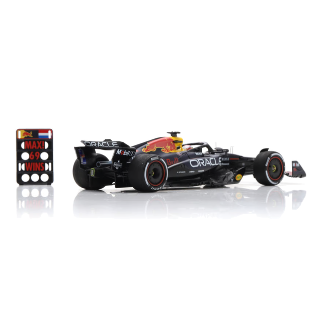 Spark Models F1 Oracle Red Bull Racing RB21 No.1 Winner Las Vegas GP 2025 - Max Verstappen - (with pit board) 1/43 Scale Model