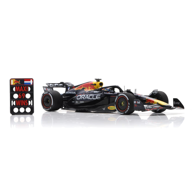 Spark Models F1 Oracle Red Bull Racing RB21 No.1 Winner Las Vegas GP 2025 - Max Verstappen - (with pit board) 1/43 Scale Model