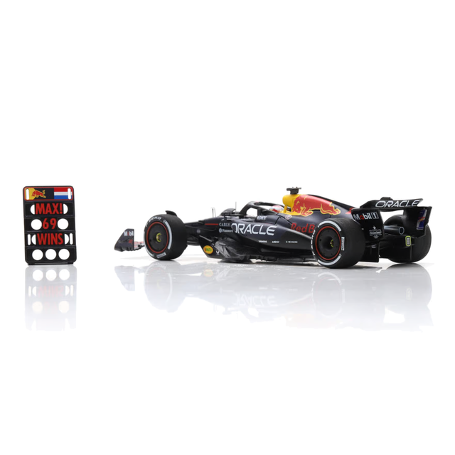 Spark Models F1 Oracle Red Bull Racing RB21 No.1 Winner Las Vegas GP 2025 - Max Verstappen - (with pit board) 1/43 Scale Model