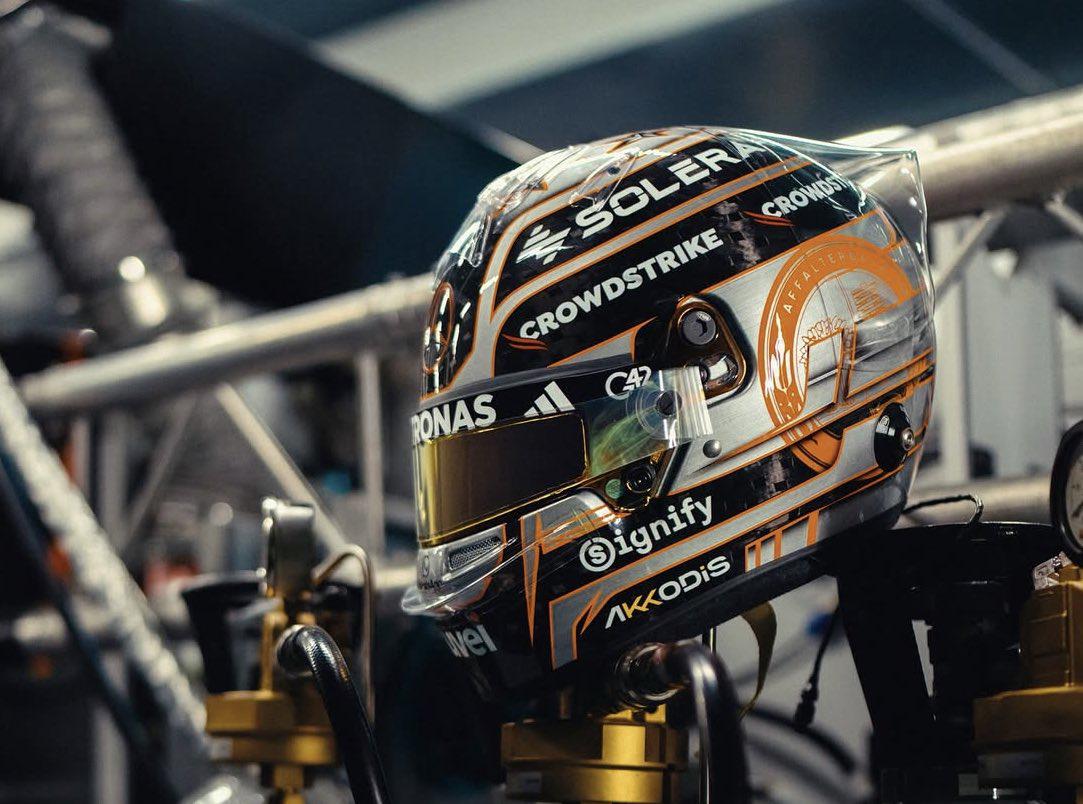 Spark Models F1 Mercedes-AMG PETRONAS F1 Team - Kimi Antonelli - British GP 2025 Mini Replica Helmet 1/5 Scale