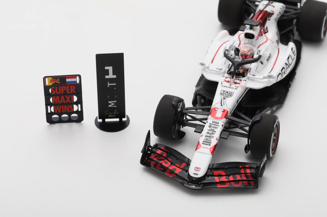 Spark Models F1 Red Bull Racing RB21 No.1 Oracle Red Bull Racing - Winner Japanese GP 2025 - Max Verstappen (With Pit Board) 1/43 Scale Model