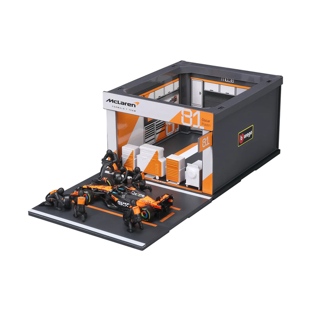Bburago F1 McLaren F1 Team MCL39 Pit Pass Diorama Oscar Piastri 1/43 Scale Model