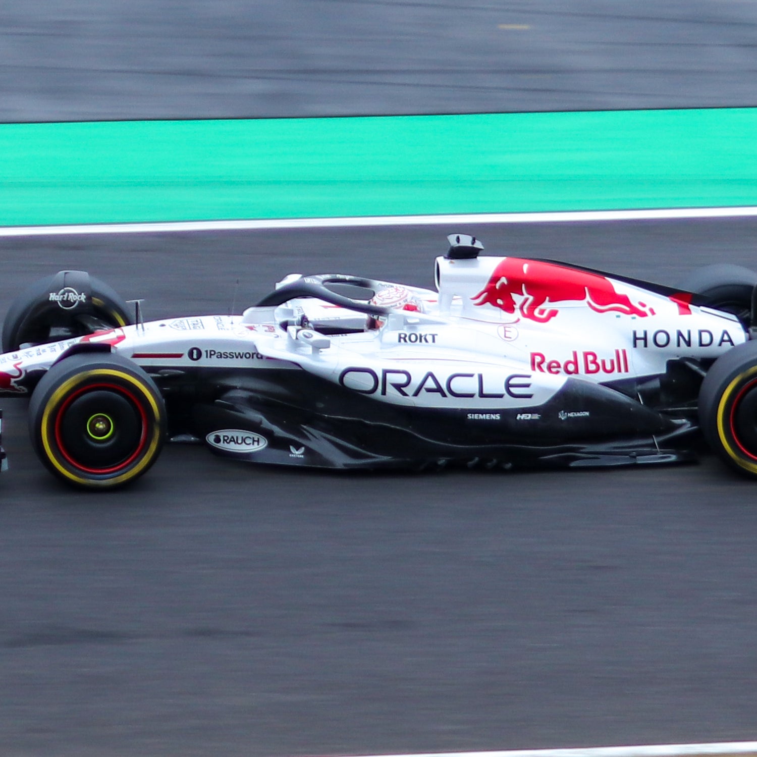 Bburago F1 Red Bull Racing RB21 Japan GP 2025 Max Verstappen With Helmet 1/43 Scale Model