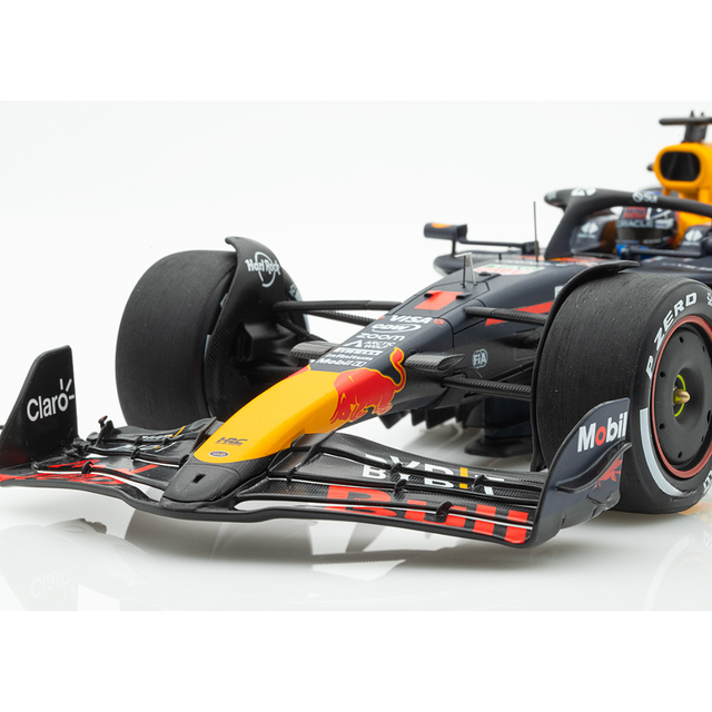 Spark Models F1 Oracle Red Bull Racing RB20 No.1 - Oracle Red Bull Racing 2024 F1 Drivers' Champion - Max Verstappen 1/18 Scale Model