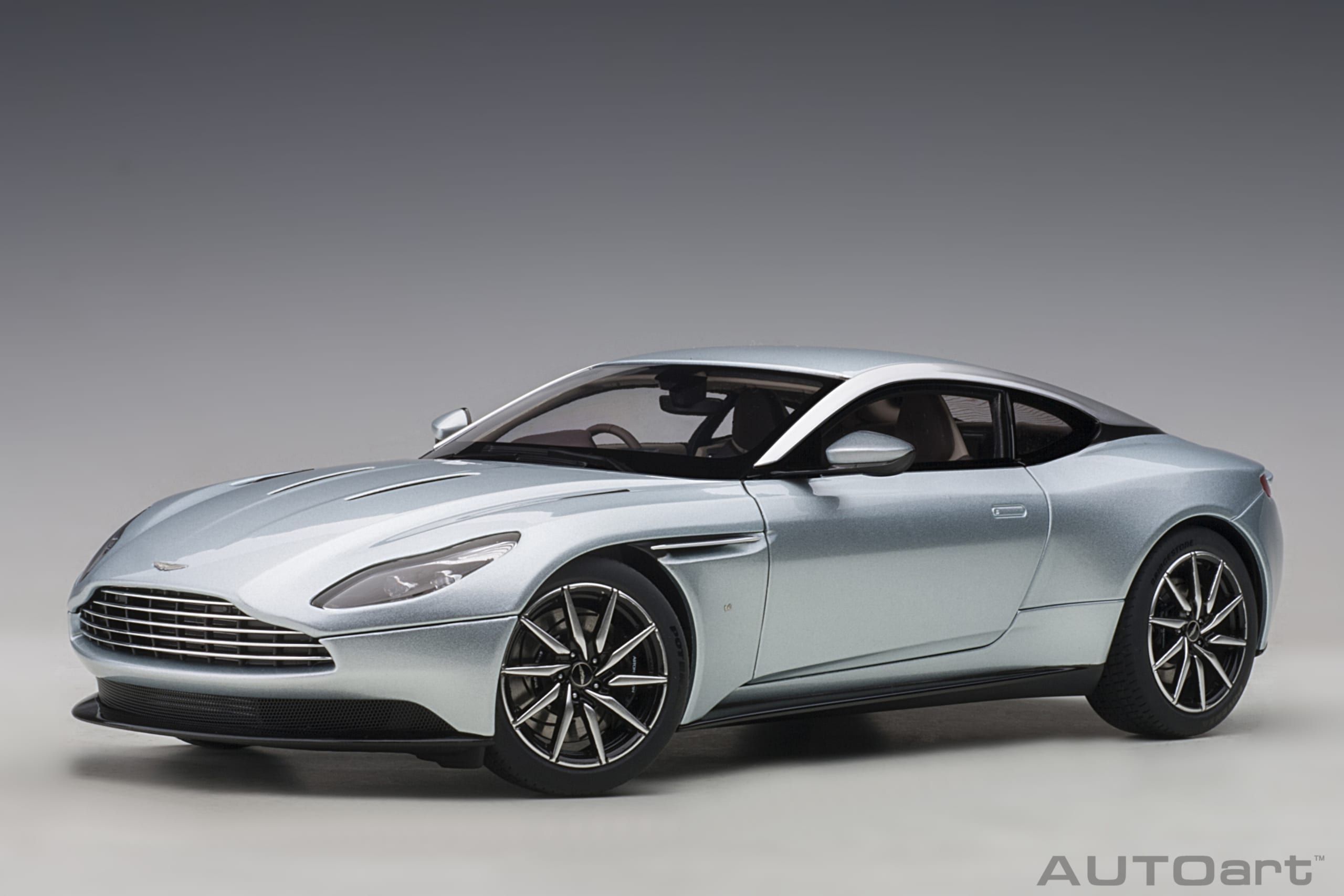 AUTOart Aston Martin DB11 ホワイト 1/18 Aston Martin DB11 Morning Frost White 1:18 – Norev