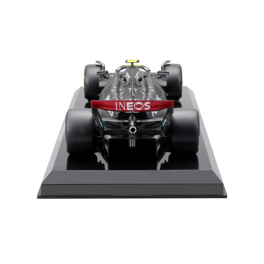 Bburago F1 Mercedes - AMG PETRONAS W14 2023 With Helmet - Lewis Hamilton 1/24 Scale