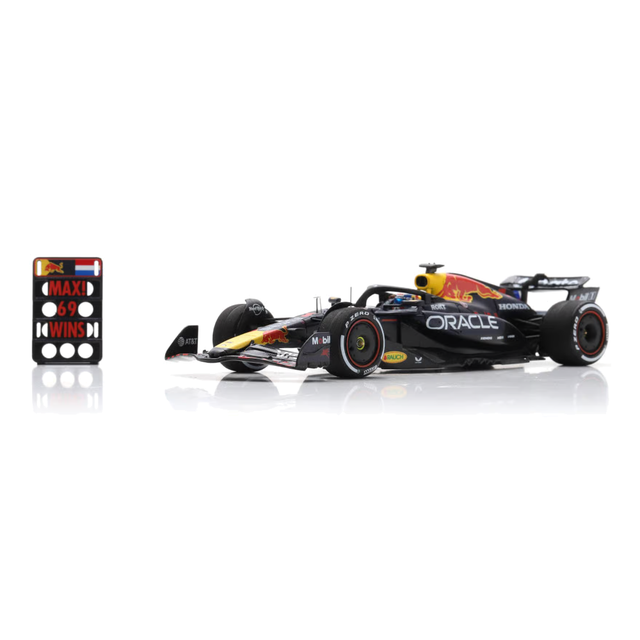 Spark Models F1 Oracle Red Bull Racing RB21 No.1 Winner Las Vegas GP 2025 - Max Verstappen - (with pit board) 1/43 Scale Model