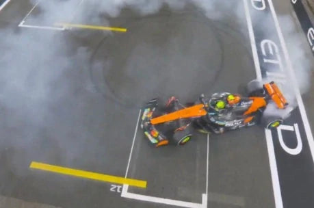 Spark Models McLaren MCL39 No.4 3rd Abu Dhabi GP 2025 - Lando Norris - F1 Drivers' World Champion 2025 (with bigger base & tyre marks & pit board) 1/43 Scale Model